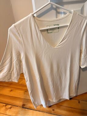 Cupio Cream V-Neck Short Sleeve Tee